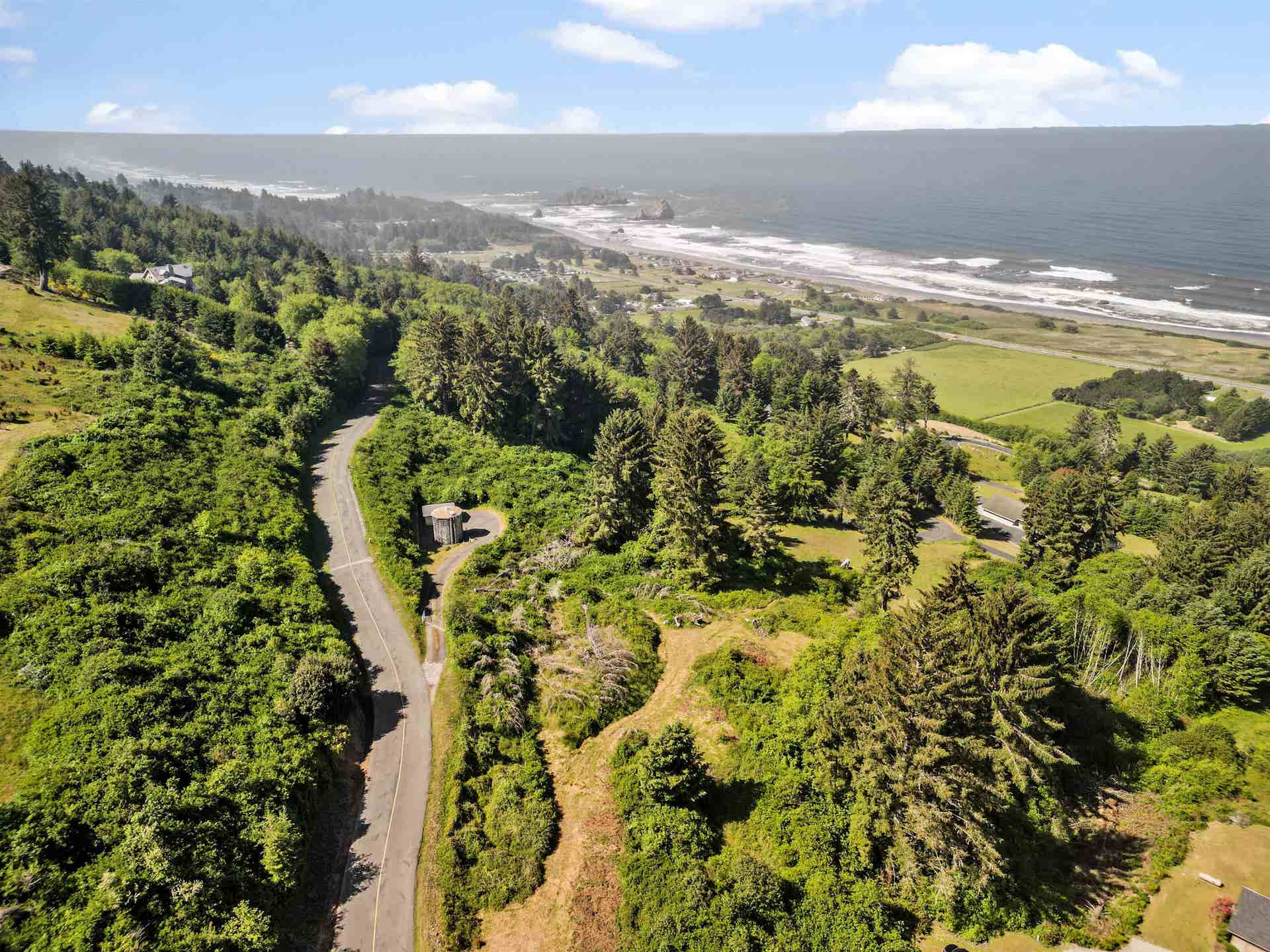 400 Spyglass Road, Smith River, CA 95567