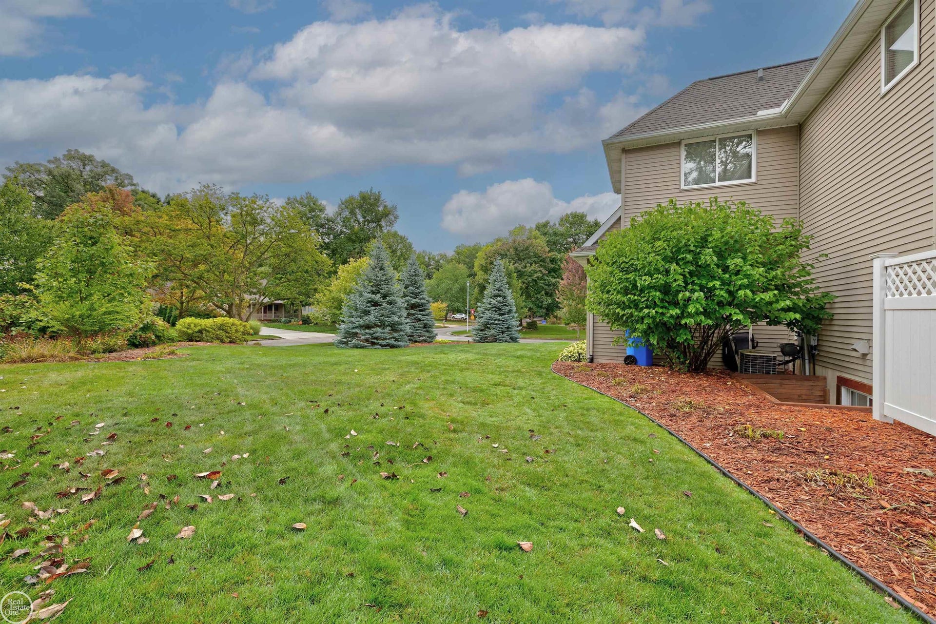 907 Whispering Oak Drive, Midland, MI 48642 MLS 50156472